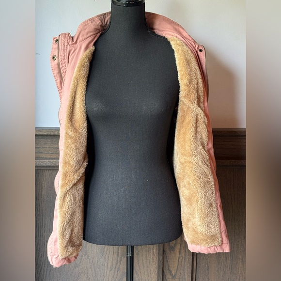 Love Tree Women's Light Coral Sherpa lined zip up Vest - Picture 7 of 7